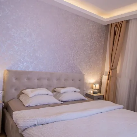 Apartment Plaza 1 *